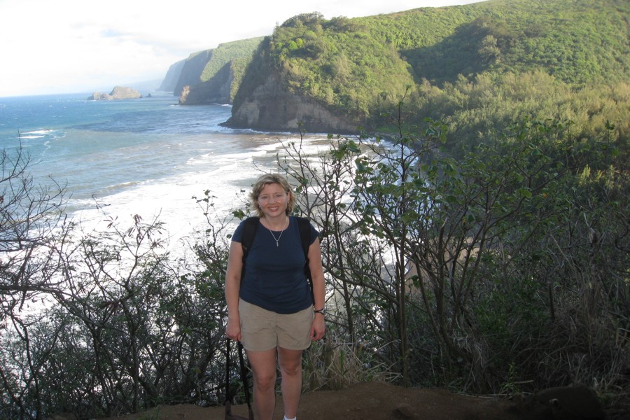 ../image/julie at pololu valley 1.jpg